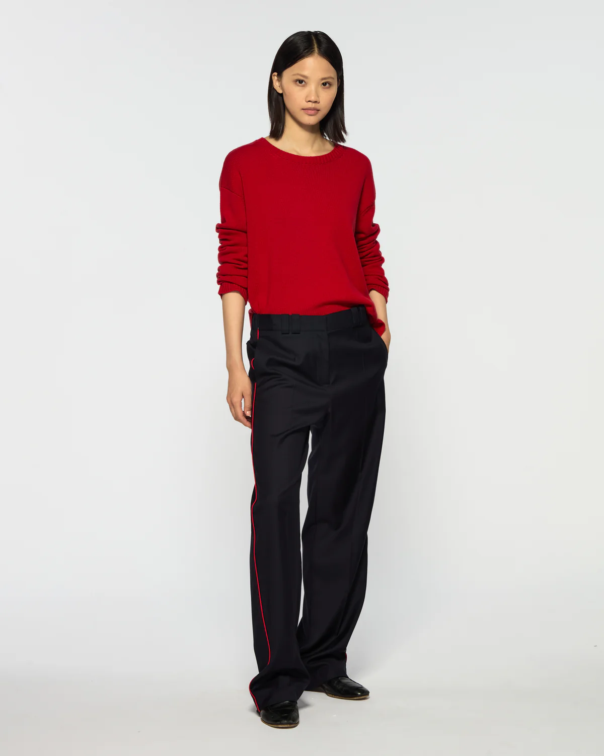 AW25 Flat Fronted Jogger NavyRed 05