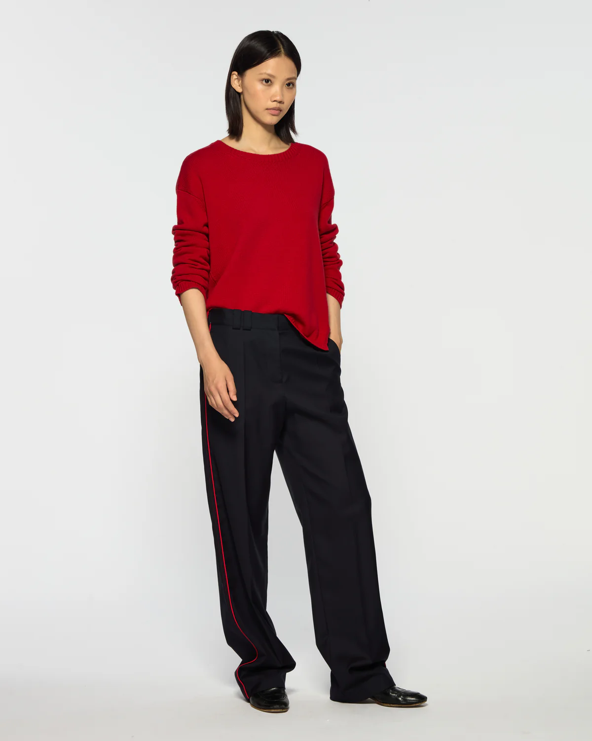 AW25_Flat_Fronted_Jogger_NavyRed_06 AW25_Flat_Fronted_Jogger_NavyRed_06