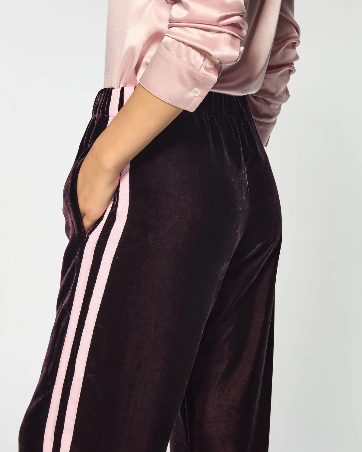 AW25 VELVET JOGGER PLUM 2